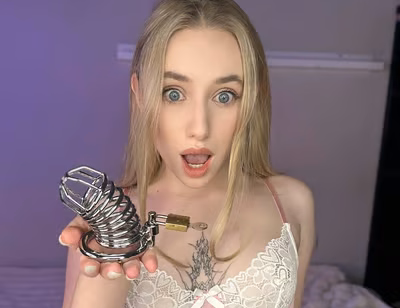 Emilyqueen2 blonde OnlyFans verified creator 2026